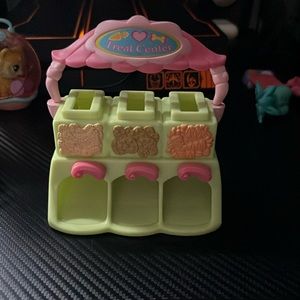 Littlest Pet Shop food dispenser
